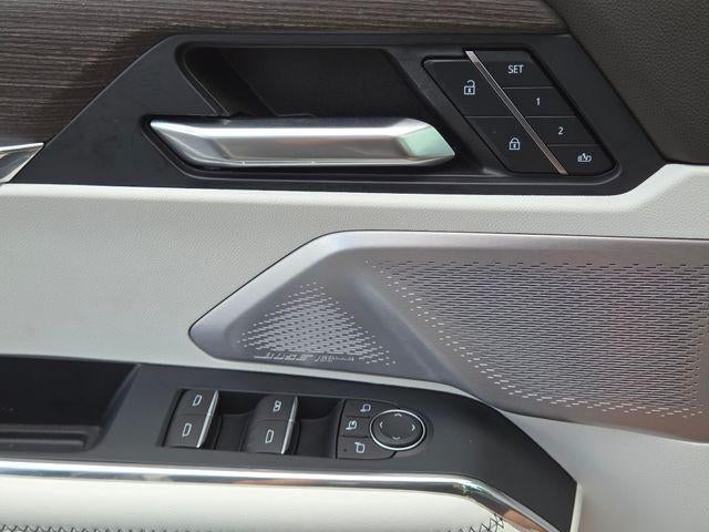 2024 GMC Acadia Base