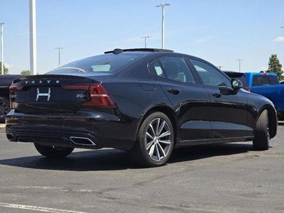 2022 Volvo S60 B5 Momentum