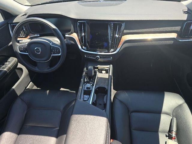 2022 Volvo S60 B5 Momentum