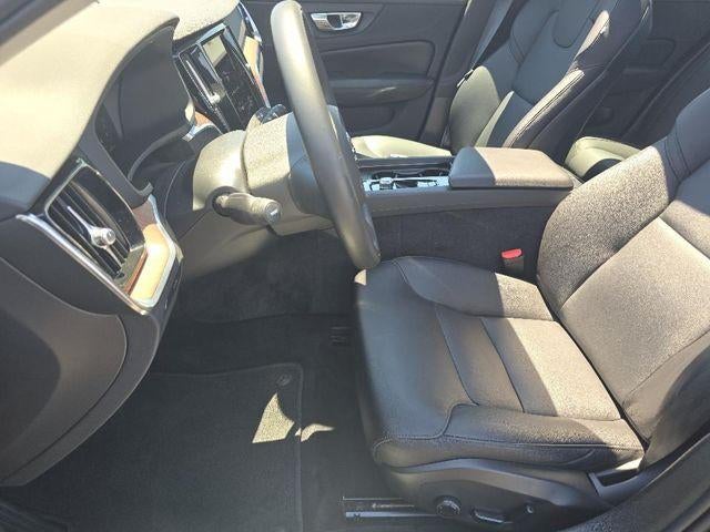 2022 Volvo S60 B5 Momentum