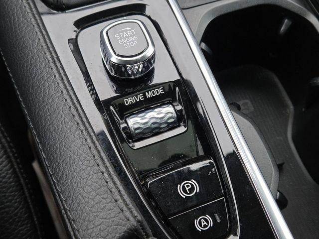 2021 Volvo XC90 T6 Momentum