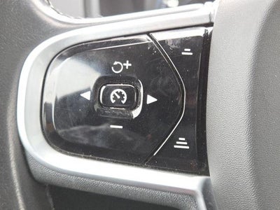 2021 Volvo XC90 T6 Momentum