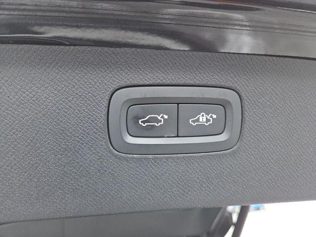 2021 Volvo XC90 T6 Momentum