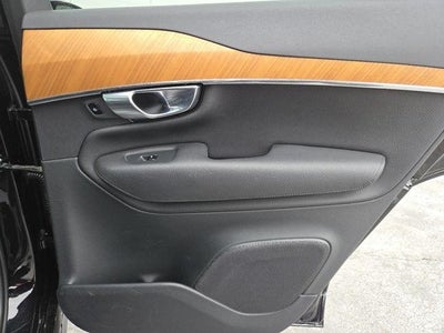 2021 Volvo XC90 T6 Momentum