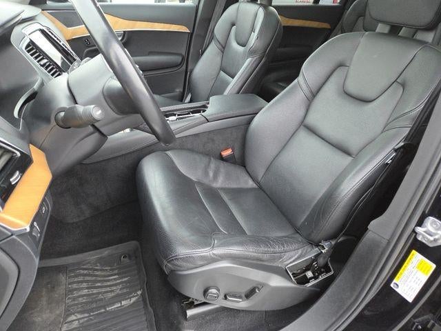 2021 Volvo XC90 T6 Momentum